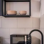 Grosszuegiges Altbau-apartment - 2 Schlafzimmer - Hasselbachplatz *