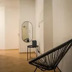 Grosszuegiges Altbau-apartment - 2 Schlafzimmer - Hasselbachplatz Magdeburg