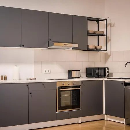 Ruhiges Altbau-juwel Im Zentrum, 2 Schlafzimmer Fuer 4 Gaeste Апартаменты *