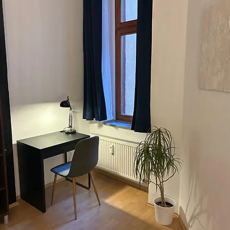 Geraeumige Altbauwohnung Am Hasselbachplatz - 2 Schlafzimmer Lägenhet Magdeburg