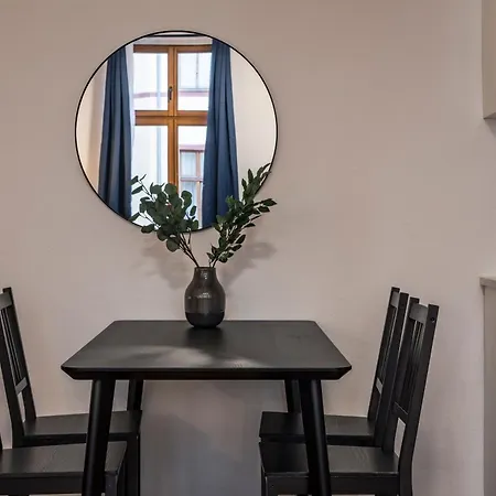 Апартаменты Ruhiges Altbau-juwel Im Zentrum, 2 Schlafzimmer Fuer 4 Gaeste