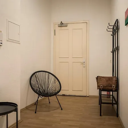 Ruhiges Altbau-juwel Im Zentrum, 2 Schlafzimmer Fuer 4 Gaeste Апартаменты *