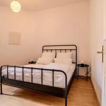 Grosszuegiges Altbau-apartment - 2 Schlafzimmer - Hasselbachplatz Апартаменты Магдебург