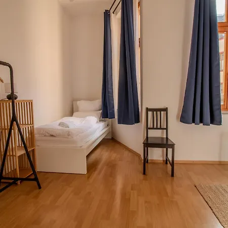 Апартаменты Grosszuegiges Altbau-apartment - 2 Schlafzimmer - Hasselbachplatz *