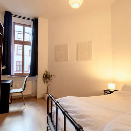 Grosszuegiges Altbau-apartment - 2 Schlafzimmer - Hasselbachplatz