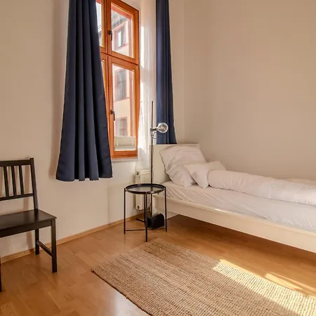 Grosszuegiges Altbau-apartment - 2 Schlafzimmer - Hasselbachplatz