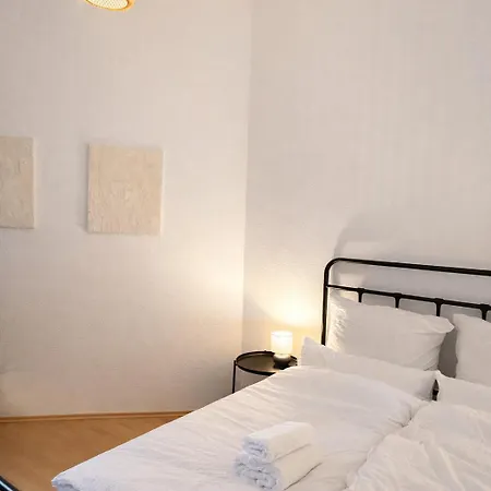 Ruhiges Altbau-juwel Im Zentrum, 2 Schlafzimmer Fuer 4 Gaeste *