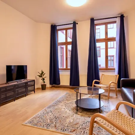 Grosszuegiges Altbau-apartment - 2 Schlafzimmer - Hasselbachplatz Apartment *