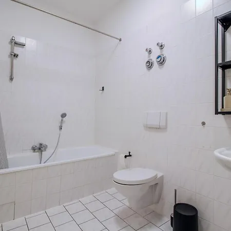 Апартаменты Ruhiges Altbau-juwel Im Zentrum, 2 Schlafzimmer Fuer 4 Gaeste