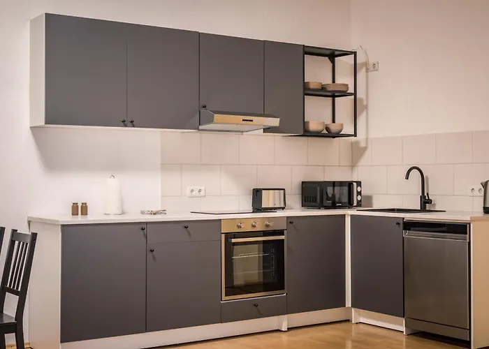 Geraeumige Altbauwohnung Am Hasselbachplatz - 2 Schlafzimmer Lägenhet *