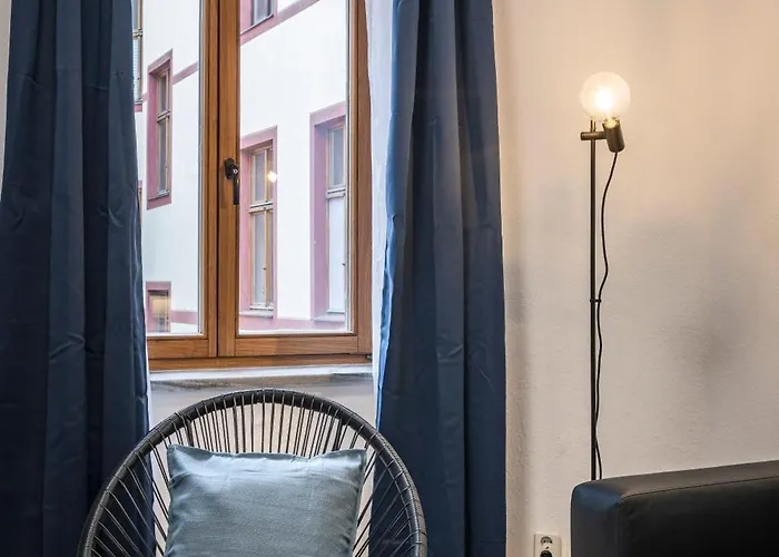 Grosszuegiges Altbau-apartment - 2 Schlafzimmer - Hasselbachplatz