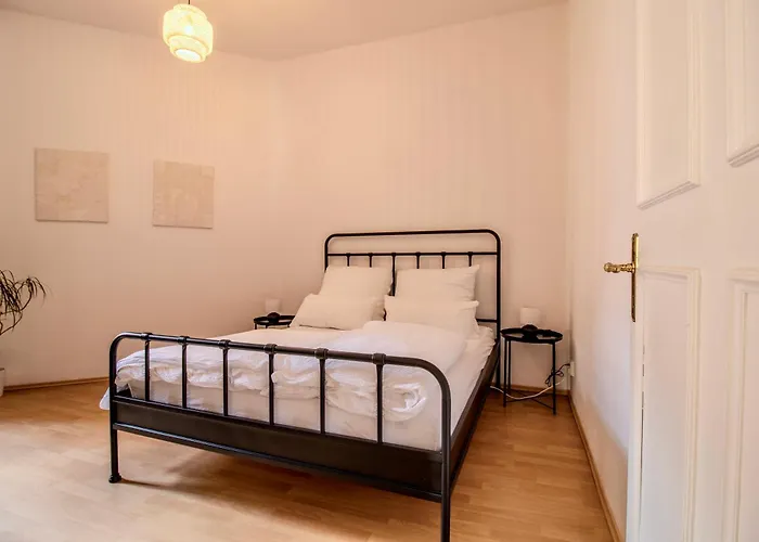 Grosszuegiges Altbau-apartment - 2 Schlafzimmer - Hasselbachplatz Апартаменты Магдебург